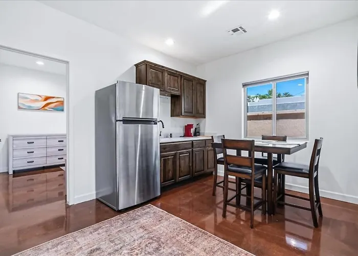 Huntington Palace W Casita - Pool, Bbq, Garage *