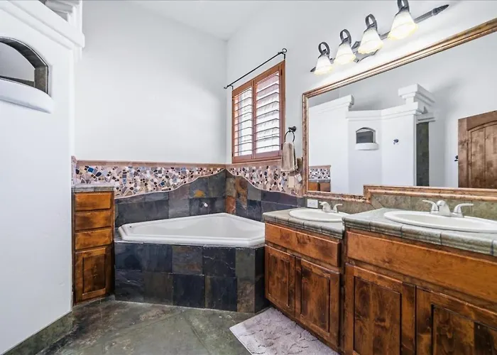 Huntington Palace W Casita - Pool, Bbq, Garage Ferienhaus *