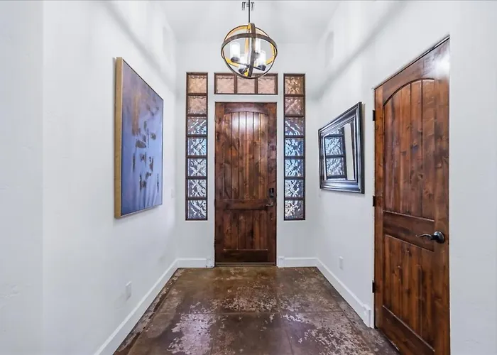 Huntington Palace W Casita - Pool, Bbq, Garage *