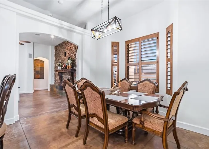 Huntington Palace W Casita - Pool, Bbq, Garage *