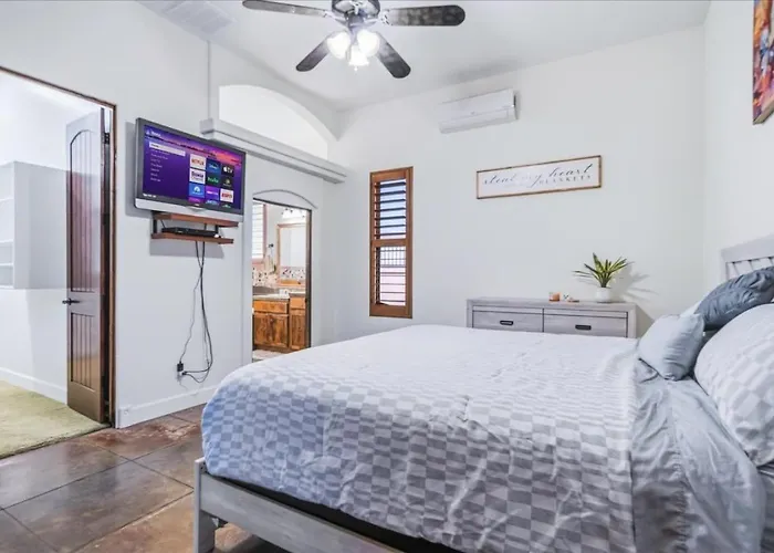 Huntington Palace W Casita - Pool, Bbq, Garage Ferienhaus