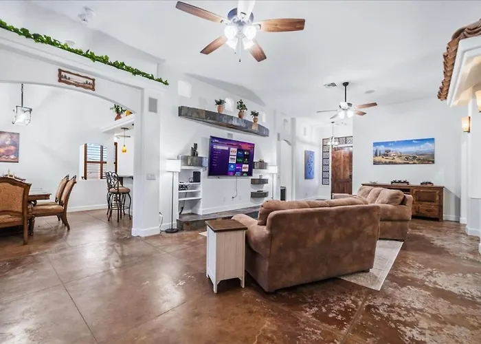 Huntington Palace W Casita - Pool, Bbq, Garage
