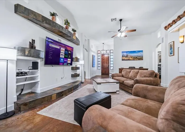 Huntington Palace W Casita - Pool, Bbq, Garage