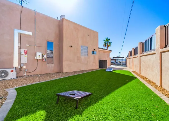 Huntington Palace W Casita - Pool, Bbq, Garage