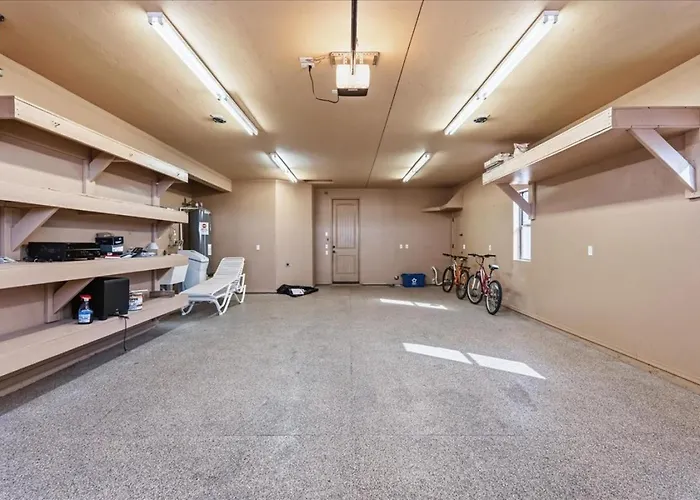 Huntington Palace W Casita - Pool, Bbq, Garage