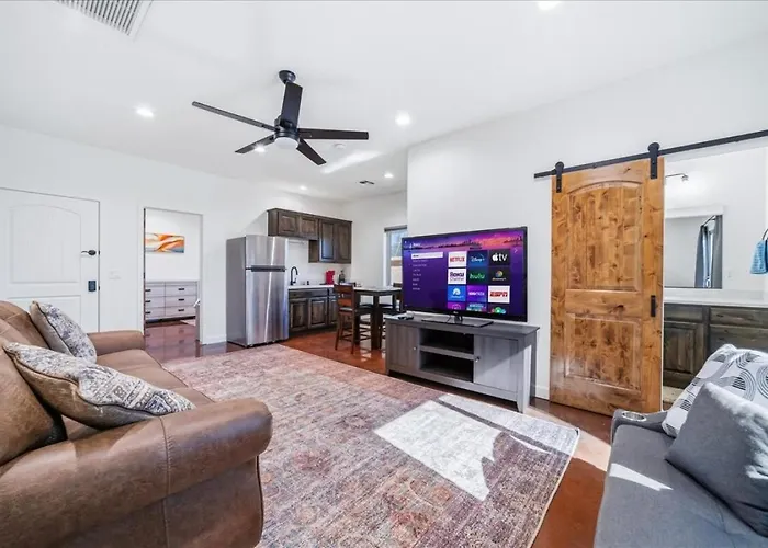 Huntington Palace W Casita - Pool, Bbq, Garage *